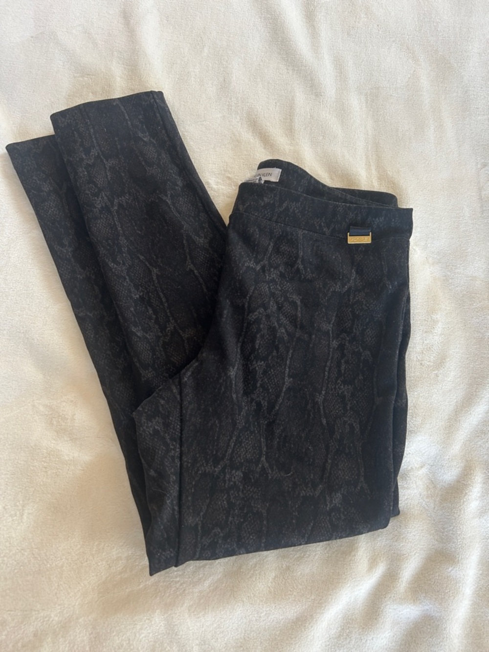 EUS Calvin Klein Black Snake-Print Cropped Pants